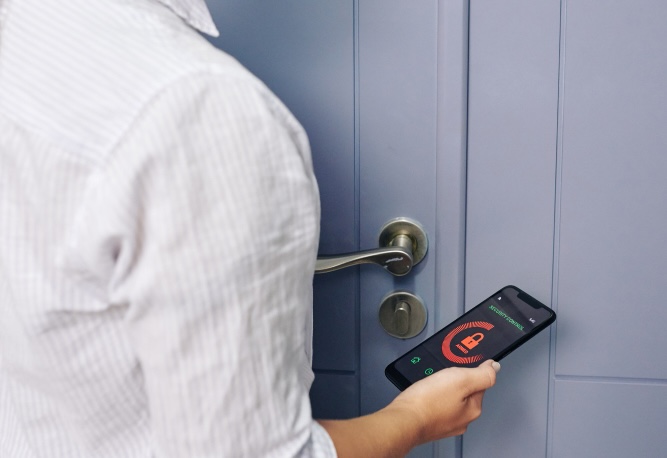slim deurslot sluiten met mobiel